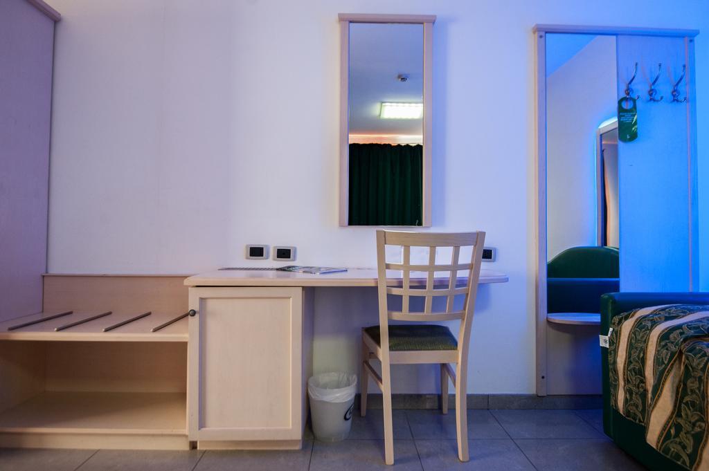 Orange Motel ヴェルジャーテ エクステリア 写真