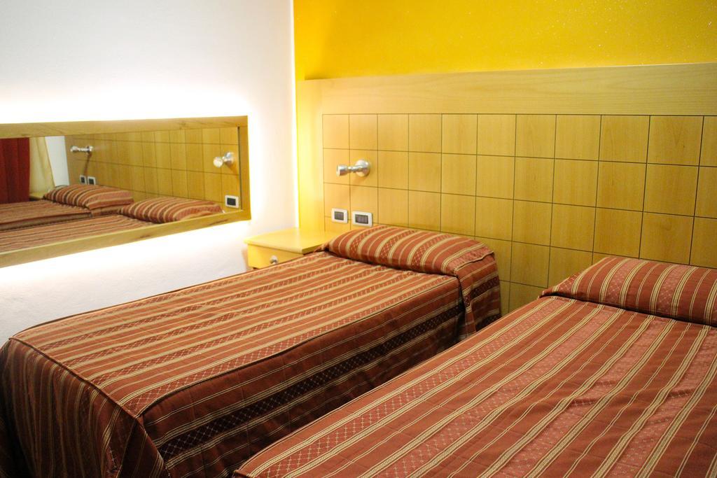 Orange Motel ヴェルジャーテ エクステリア 写真