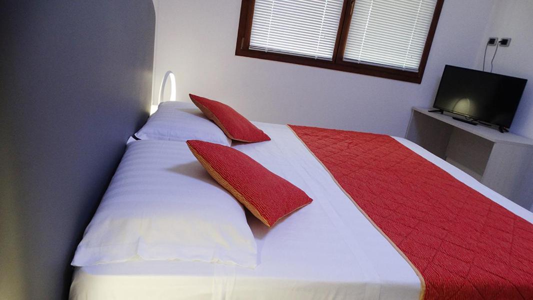 Orange Motel ヴェルジャーテ エクステリア 写真